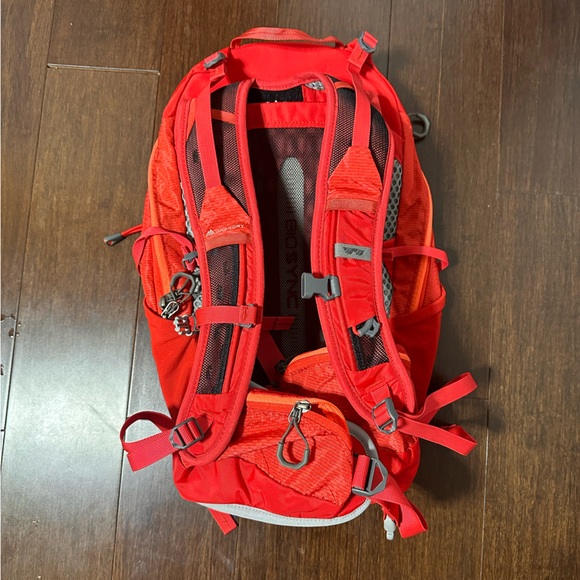 Gregory Maya 16 Backpack Red Women’s Hiking Daypack Hydration Ready - Picture 5 of 9